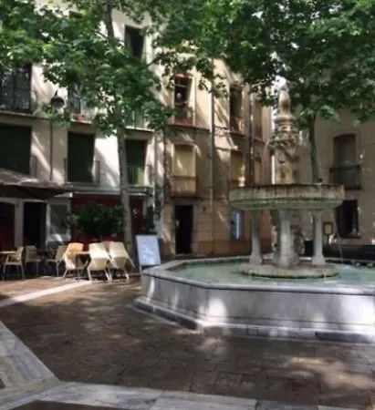 One Bedroom Place De L'eglise, 아파트 *