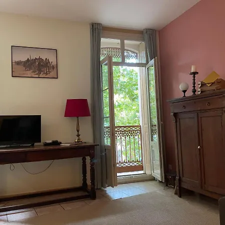One Bedroom Place De L'eglise, * Ceret