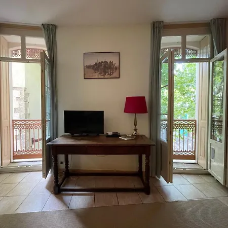 아파트 One Bedroom Place De L'eglise, 세렛